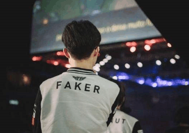 只有3名玩家是王者！ LPL 玩家在韩国服务器的排名： TheShy 是最低的！ knight 也没有好到哪里去