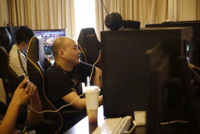 Vitality 在 Blast.tv Austin Major 2025 四分之一决赛中以轻松的胜利战胜了 NAVI，晋级半决赛。