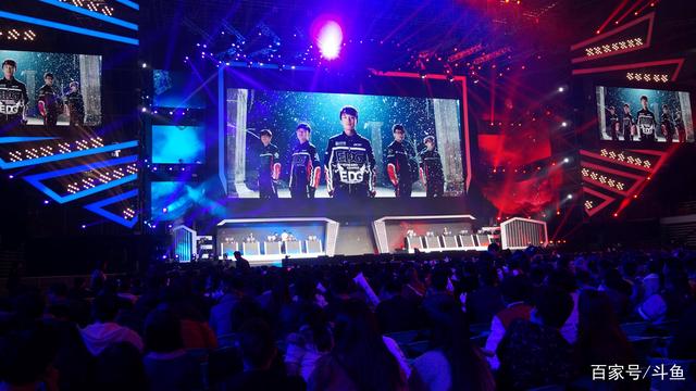 Crisp：第一局大龙团Daeny认为我们应该拿大龙 不应该去打人