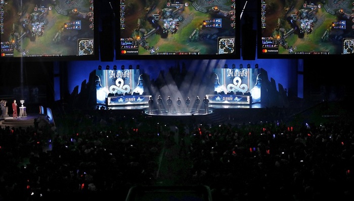 Royal Never Give Up 官方帖子：祝贺 milkyway 的 LPL 首次亮相一周年快乐！